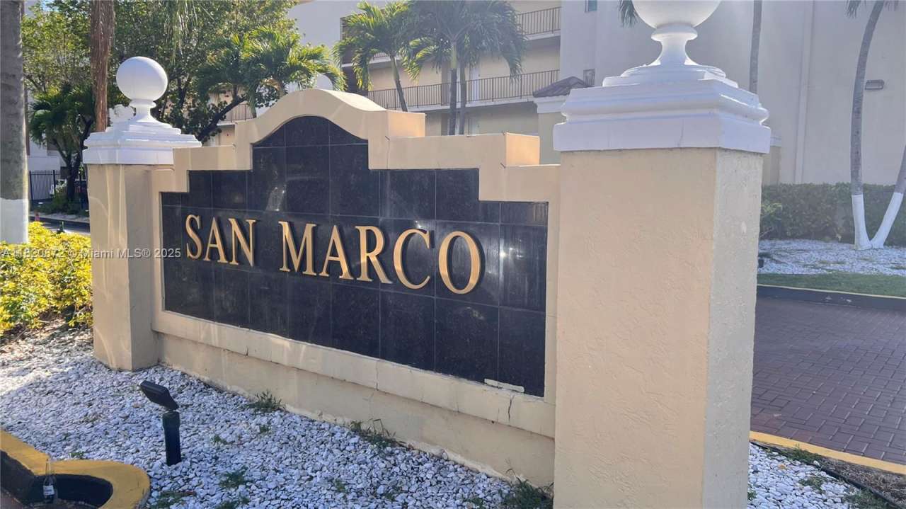 8850 Fontainebleau Boulevard
