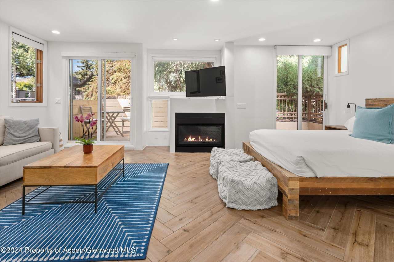 819 E Hyman Avenue unit: 3