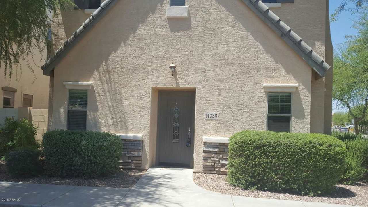 Great 4 bed 2.5 home near community pool!