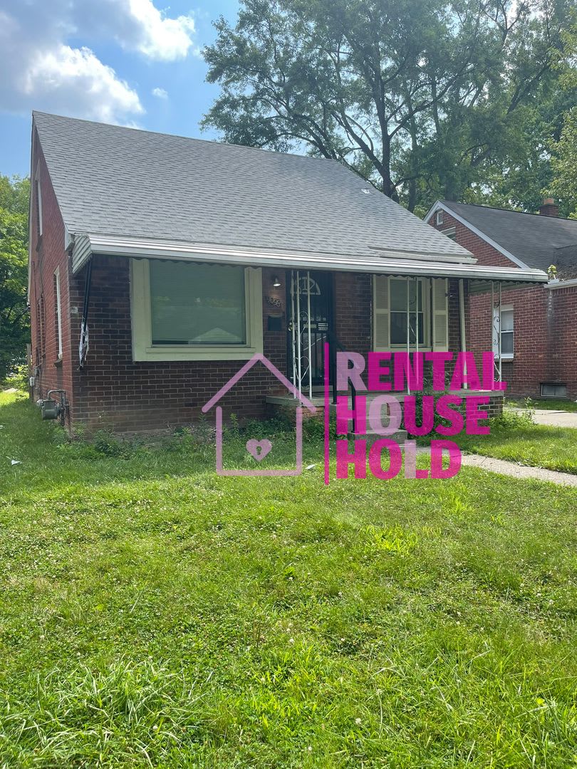 ~ 3 BEDROOM 1.5 BATH~ FREE PRE-SCREEN