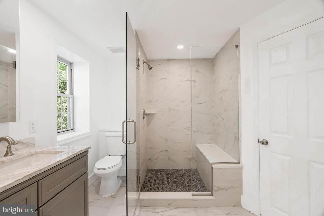 937 N AMERICAN Street