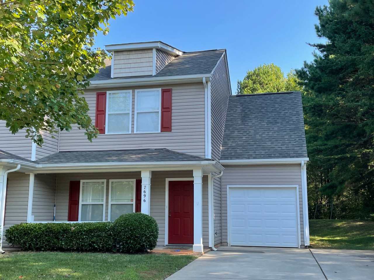 Two Bedroom Townhouse in Sherrills Ford with Bonus Room