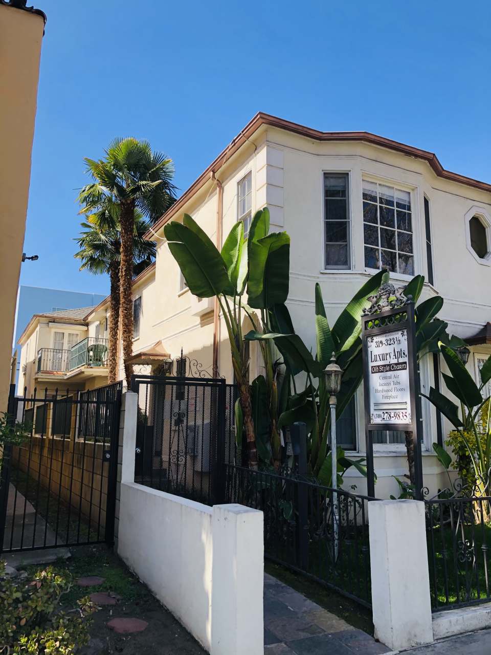 321 N Orange Grove Ave