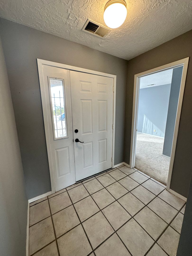 3 Bedroom 2 Bathroom New flooring - Move in special