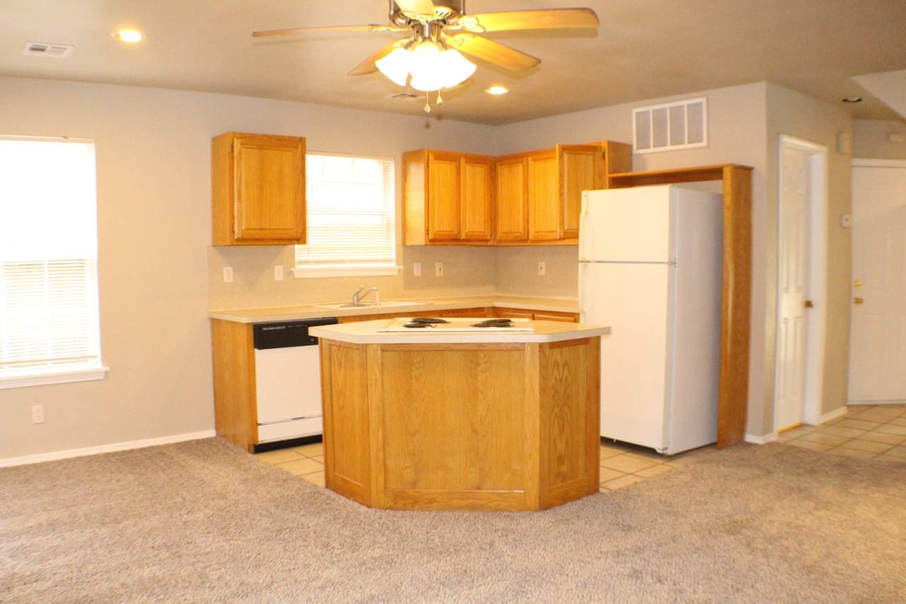 Adorable 3 bedroom 2.5 bathroom in Jenks!