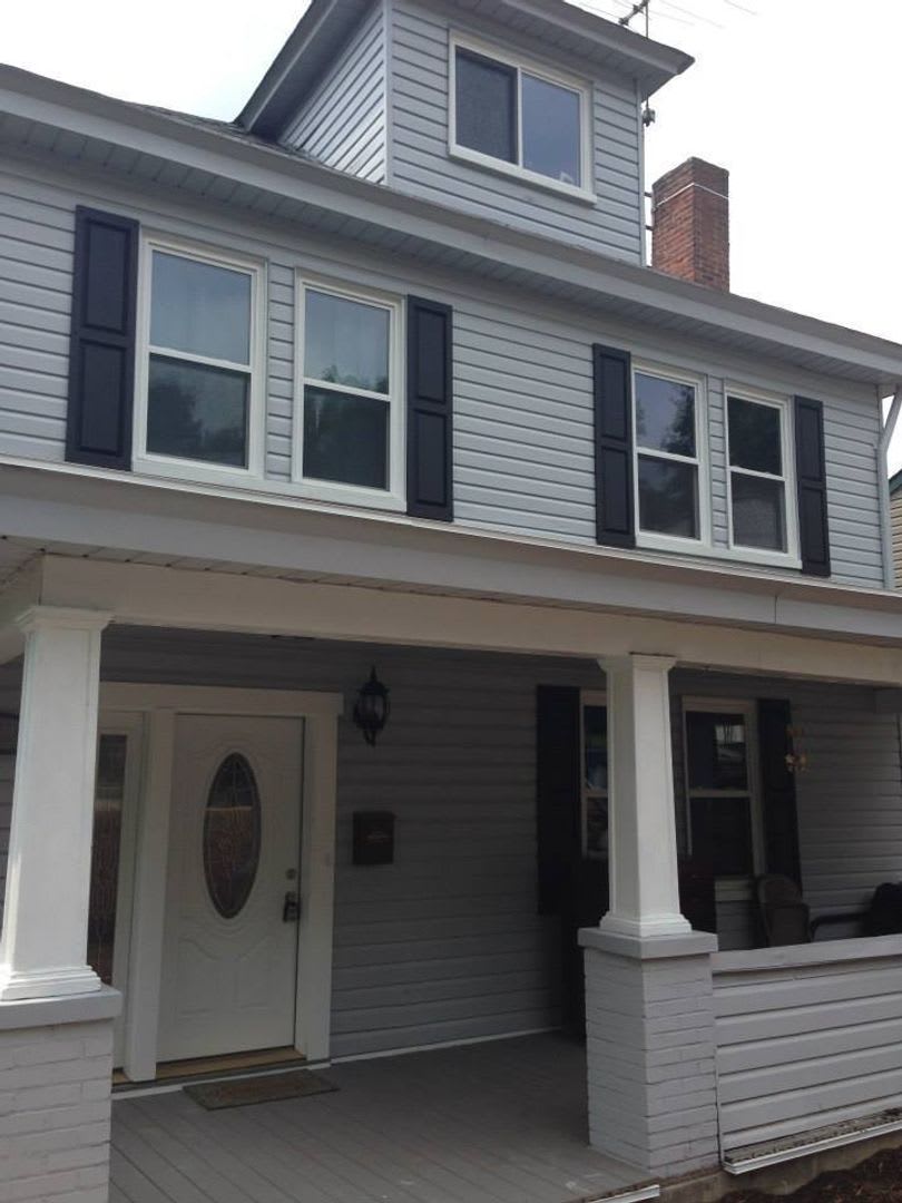 Huge Luxury South Side Home w/ Stainless Kitchen appliances and A/C