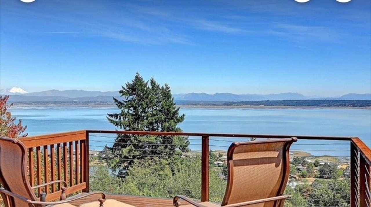 Cozy MIL with water views Camano Island