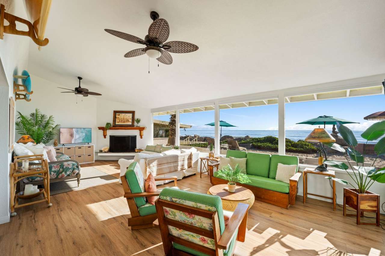 Hawaiian Beach Style Home in the Solimar Beach Community!