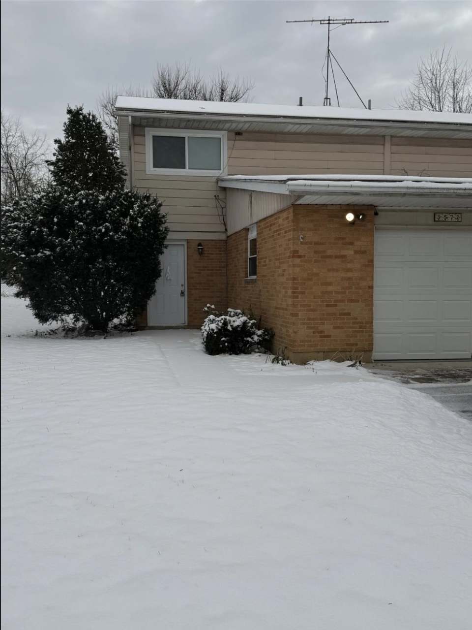 3570-3572 Valencia Street - 3572