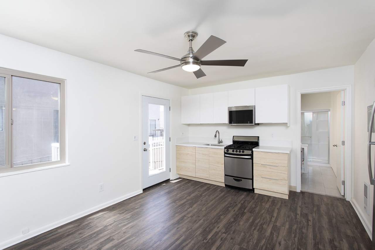 *OPEN HOUSE: 11/9 3-4PM* La Jolla Village Studio with Onsite Laundry