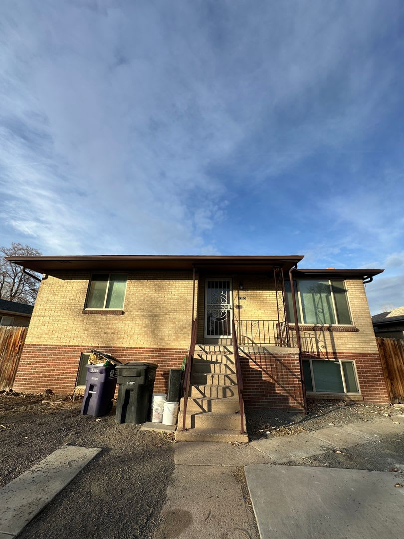 4 bedroom 2 bathroom Sinlge Family House in metro Denver