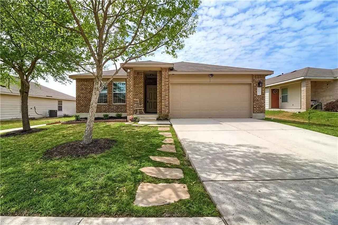 Coming soon...Super Nice One Story 4 Bedroom 2 Bath w/ over 1700 sq ft - in Buda, Texas