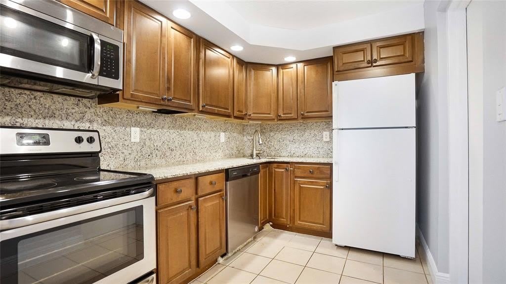 3111 OAKLAND SHORES DR