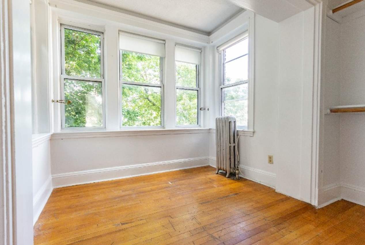 Third Floor 3BR Packard's Corner ** BU **