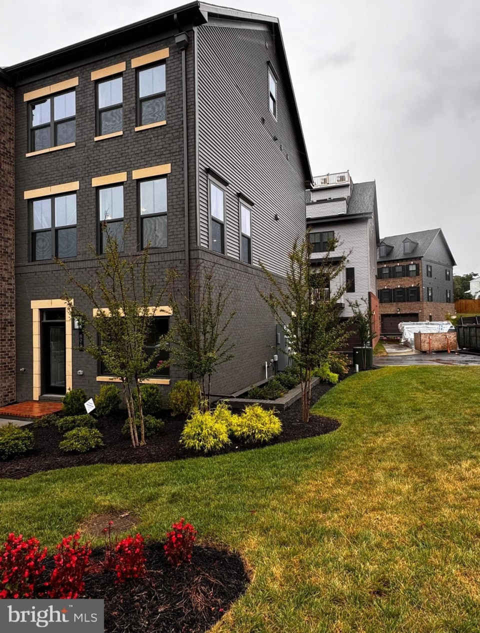 806 GREENBRIER STREET S