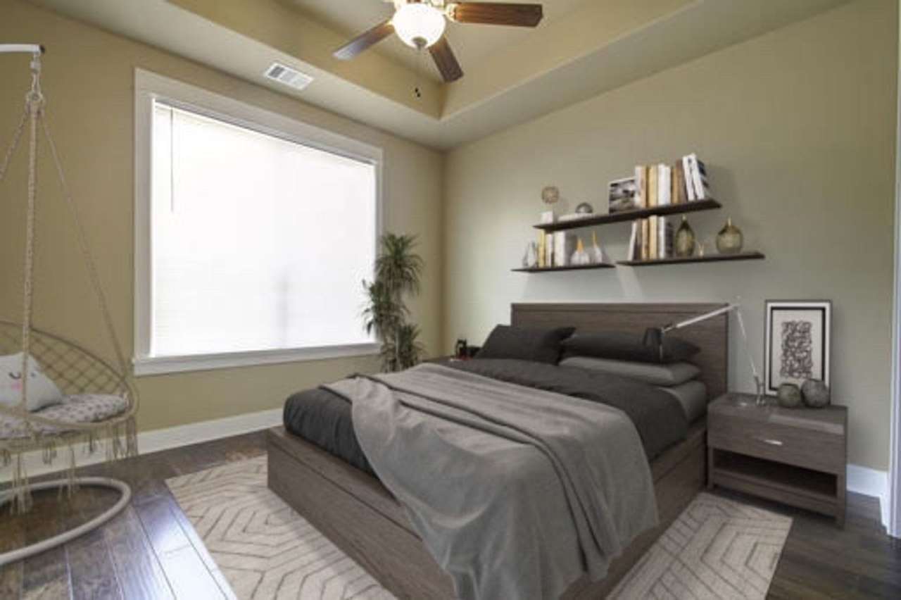 UT PRE-LEASE: Wood Floors, North Campus, Large Living Space, 2011 Construction, Custom High End Kitchen, Gorgeous Bathrooms