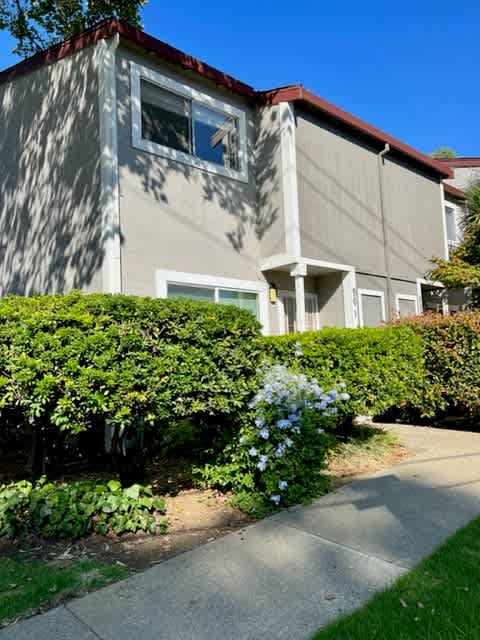 901 Veterans Drive - 1