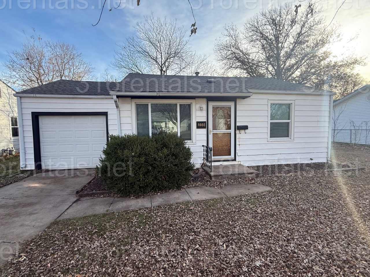$1325 - 3 bedroom / 2 bathroom - Single Family Home