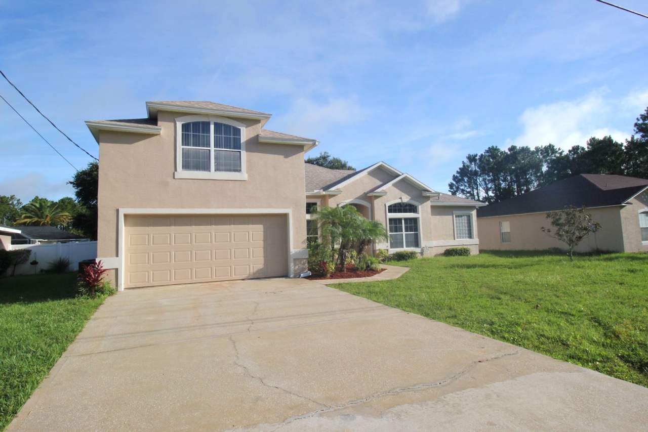 Huge 4 Bed 3 Bath Home w FENCED YARD and SCREENED LANAI for Rent!