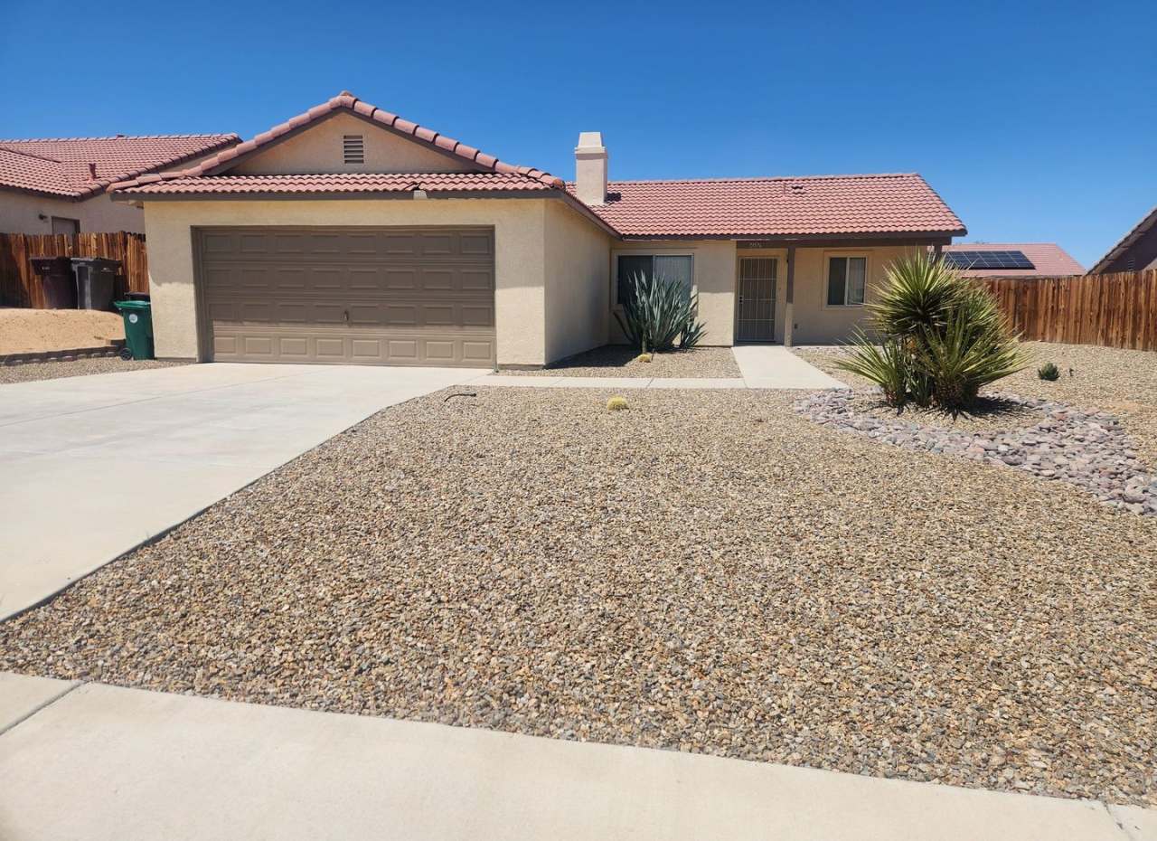 MUST SEE 3 Bedroom Home in the Desert Vista Community