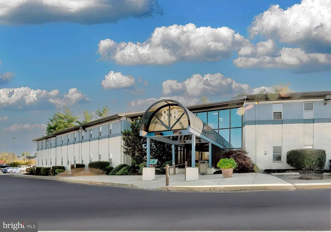 80 W WELSH POOL Road unit: 207 N