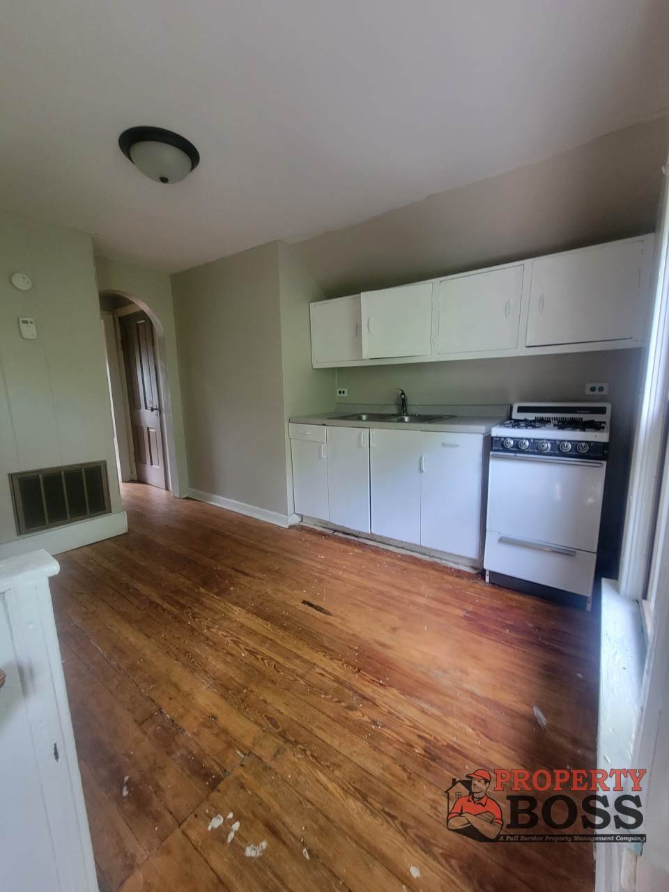 307 1/2 Division Street