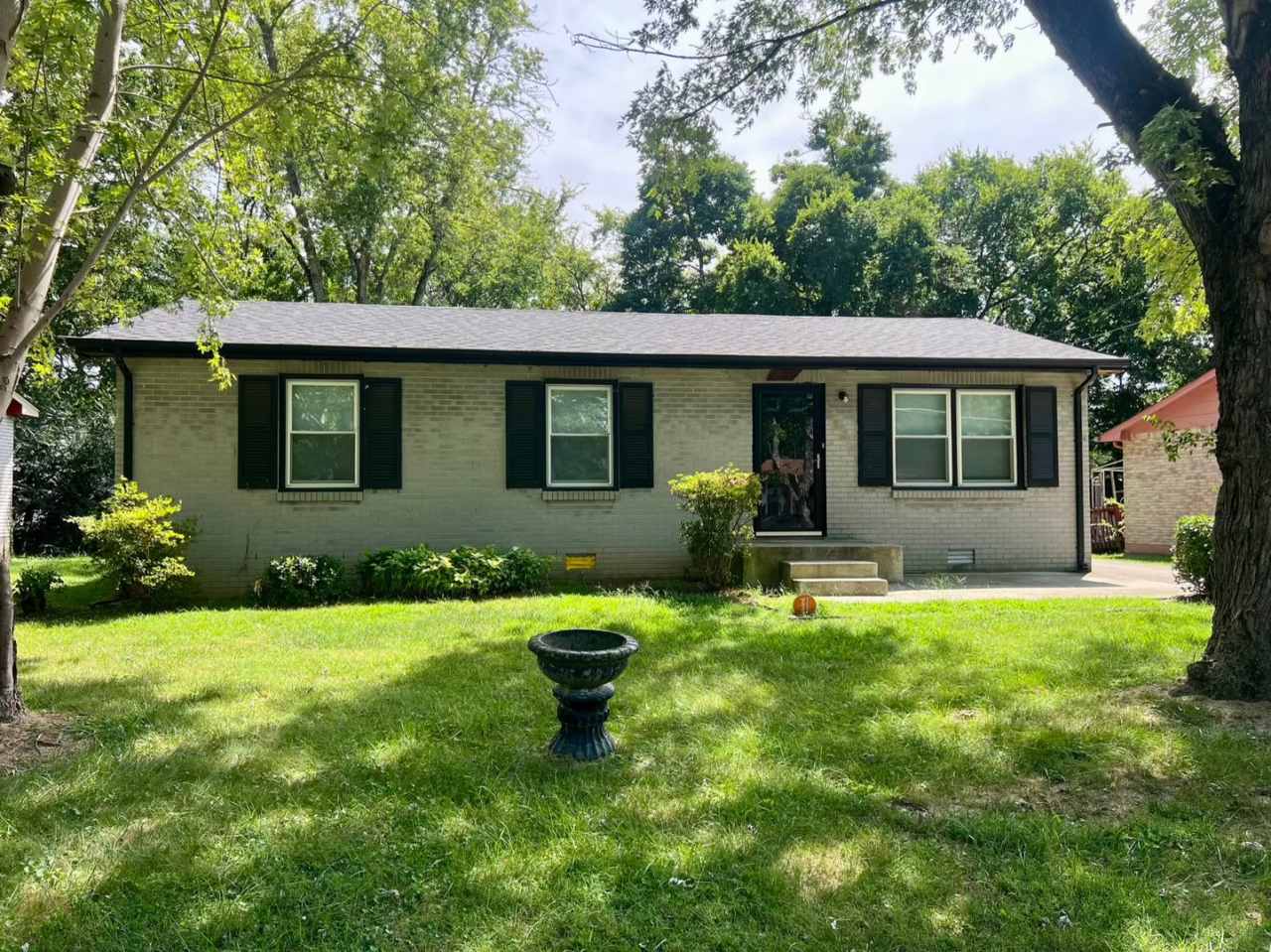 *1/2 Off 1st Months Rent* 3 Bed 1 Bath Ranch Style Home in Murfreesboro, With Storage Building