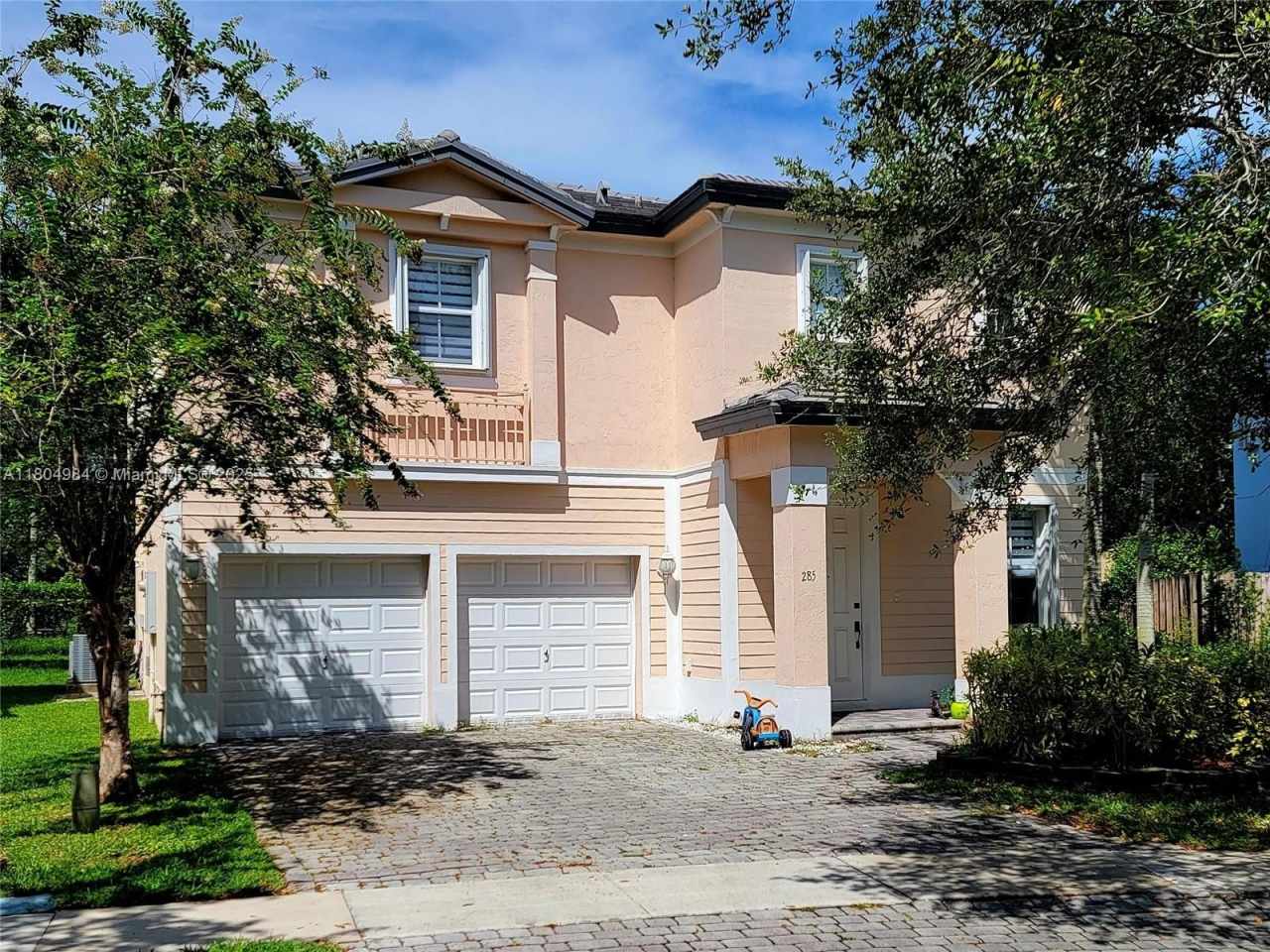285 NE 32nd Ter
