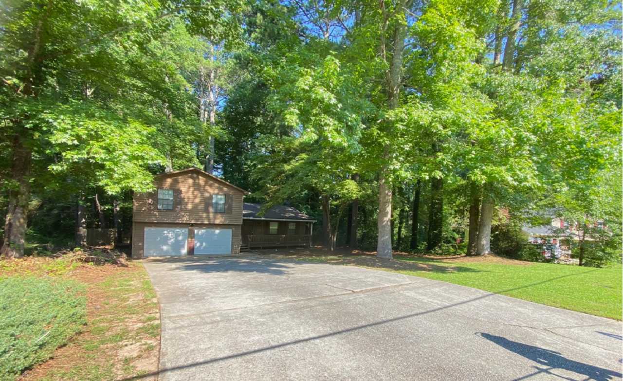 *AMAZING MOVE IN SPECIAL* Renovated 3 Bedroom/2.5 Bath Home For Rent! Convenient Jonesboro Location!