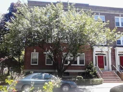 A small pet OK! Coolidge Corner! Walk to everything! A cute studio available June 1!