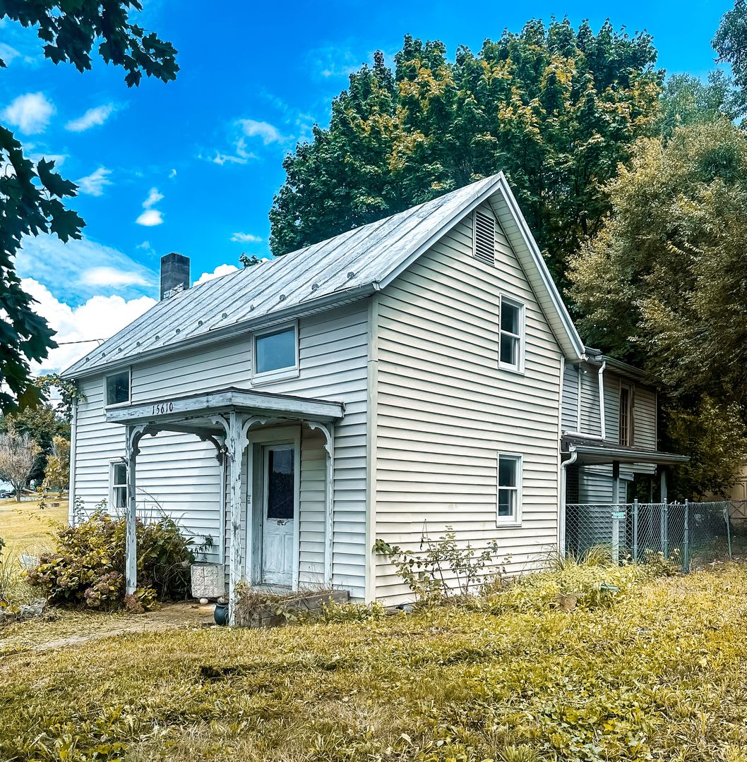 Handyman Special! Rent or Rent-to-Own – 3 Bedroom, 2 Bath House with a Spacious Yard