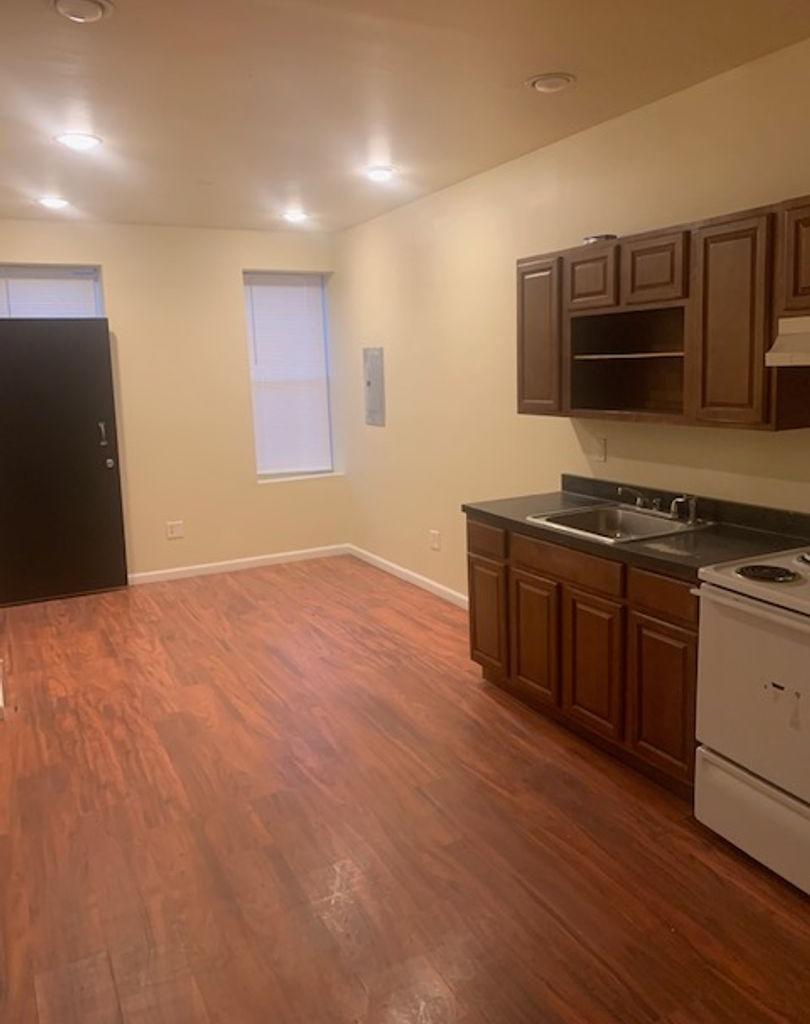 Charming 2bd/2bth house ready to be called your home...