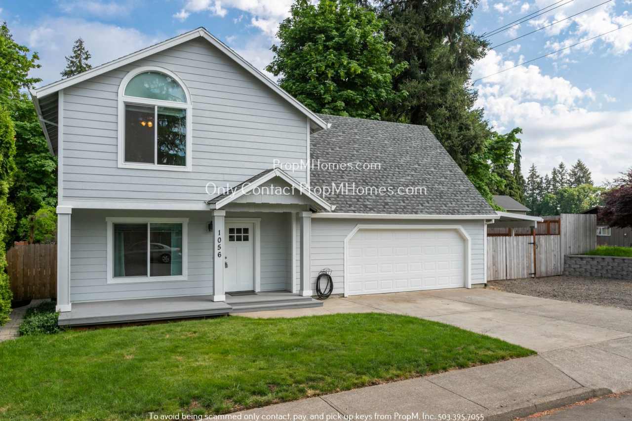 Sunny Beautiful Oasis in Canby - Three Bedrooms!