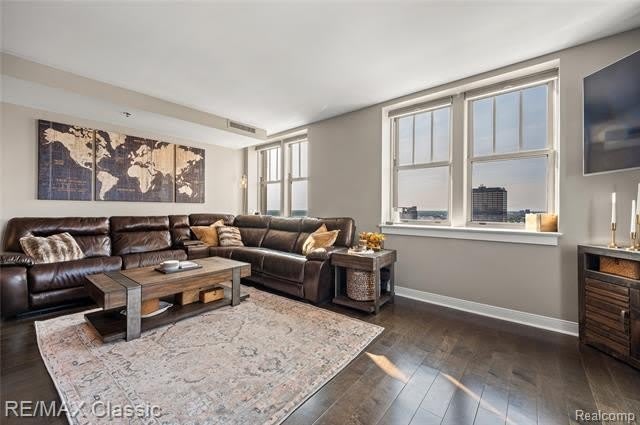 525 W Lafayette Boulevard