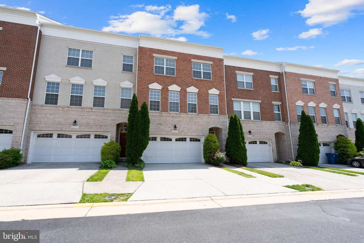 22672 FLOWING SPRING Square