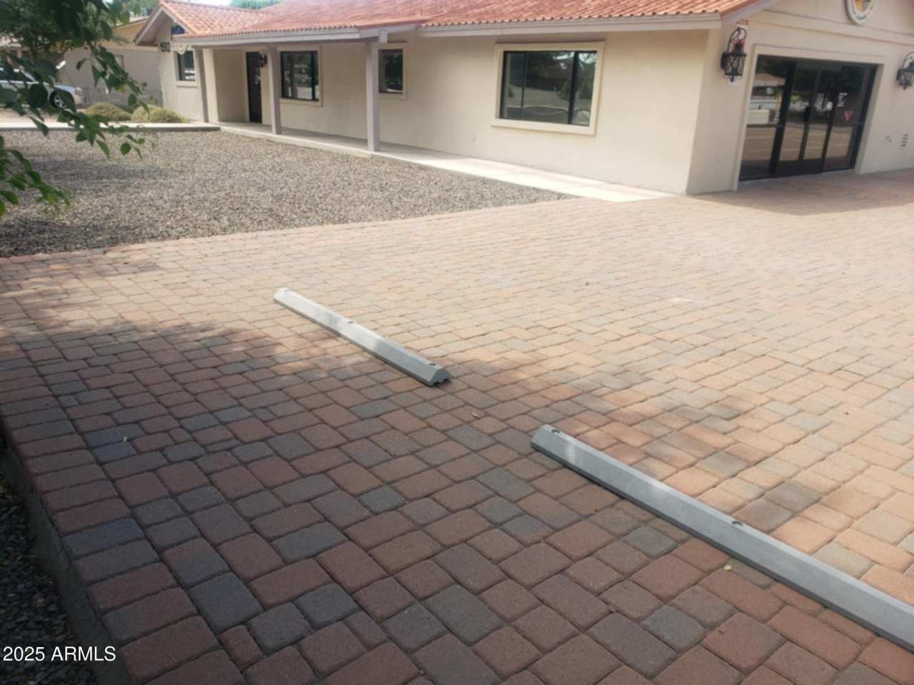 1502 W NORTHERN Avenue