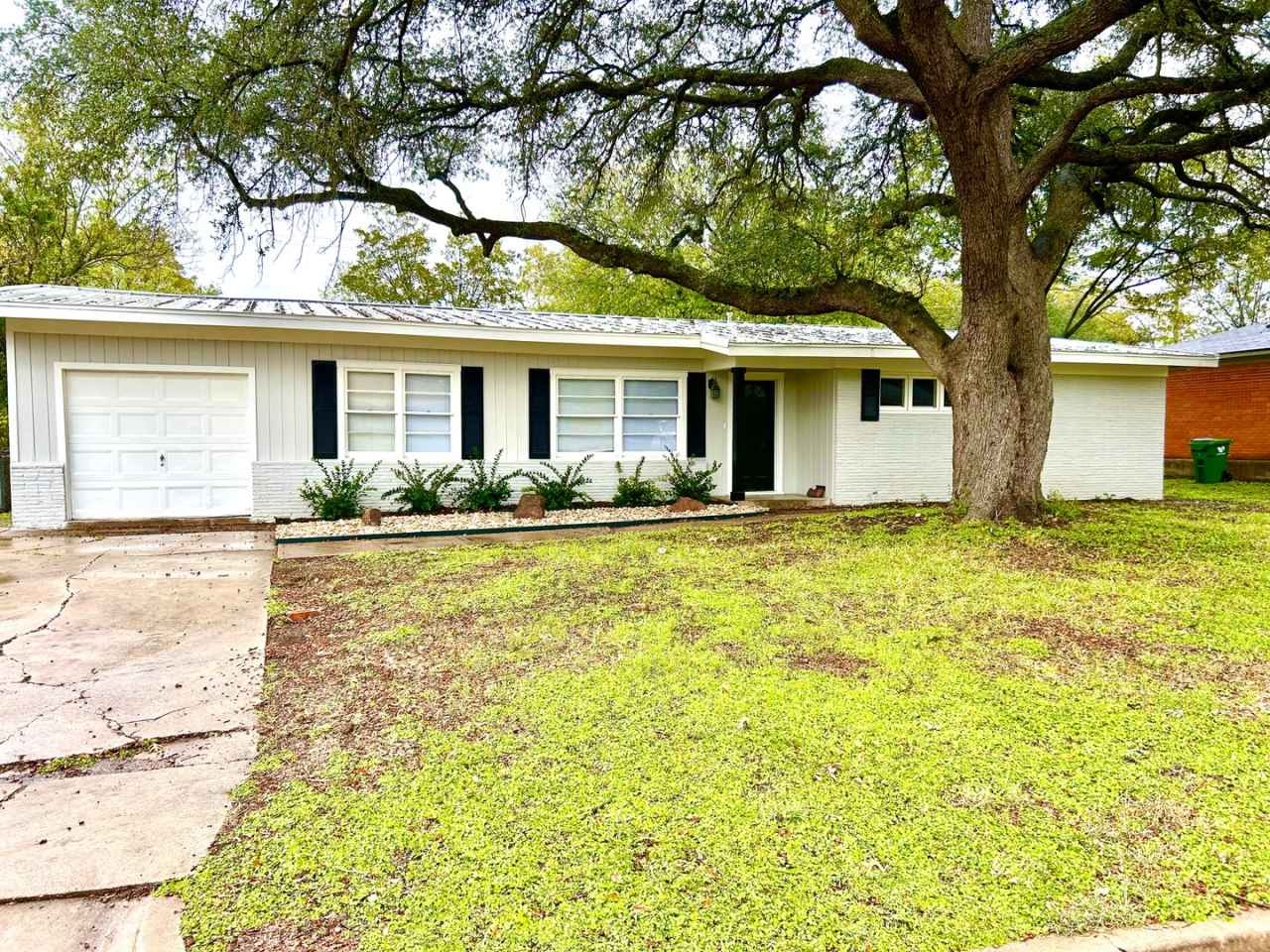 Beautifully Remodeled Home in Mountainview Area
