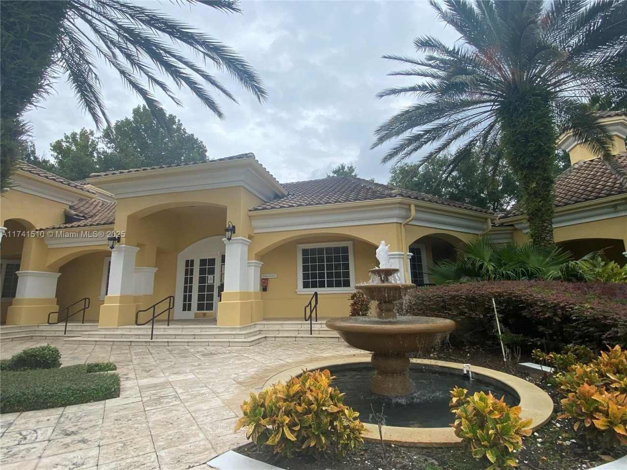 2113 Shadow View Circel