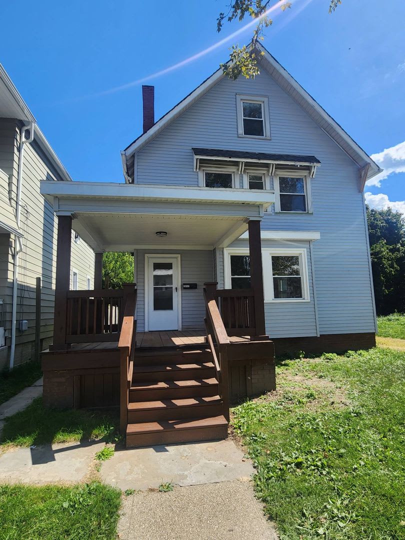 Charming 3-Bedroom Property in Prime Location