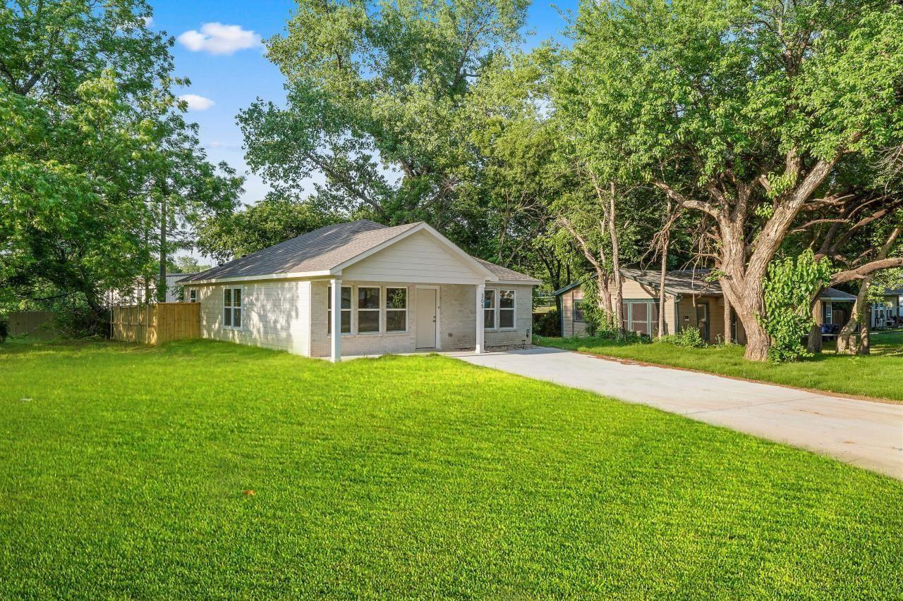 305 East Shepherd Street