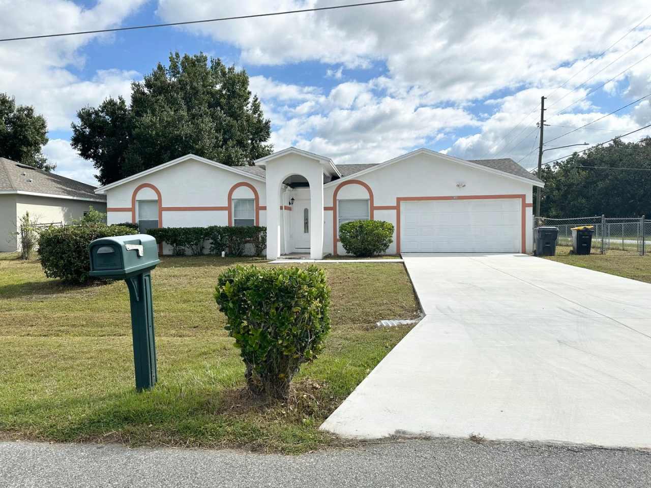 3/2 LARGE corner lot in Polk County Poinciana