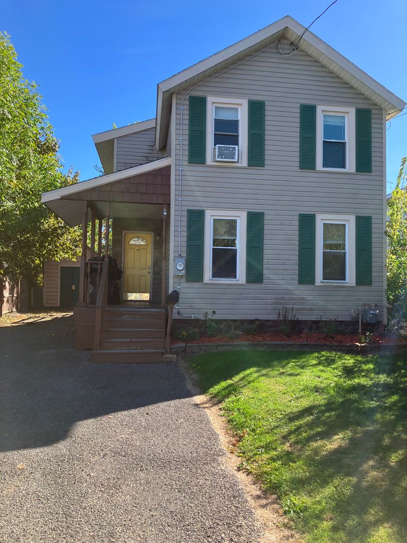 Lovely 3 Bed Colonial main floor laundry