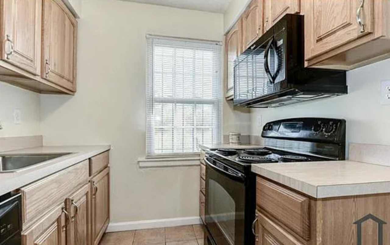 Newly Renovated 2 bedroom Unit for Rent!!