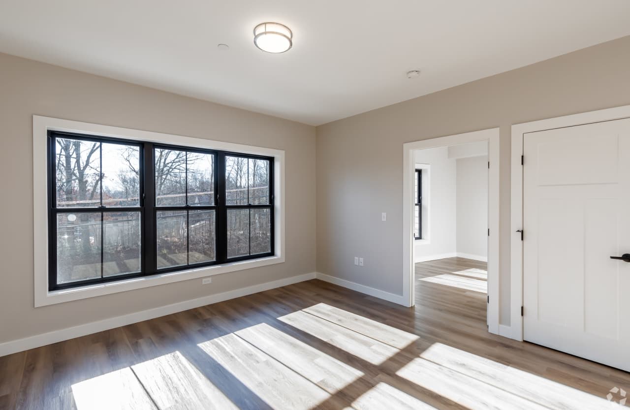 401 Albany Turnpike - 202