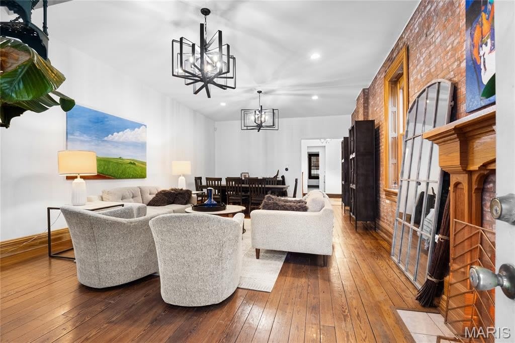 922 Russell Boulevard