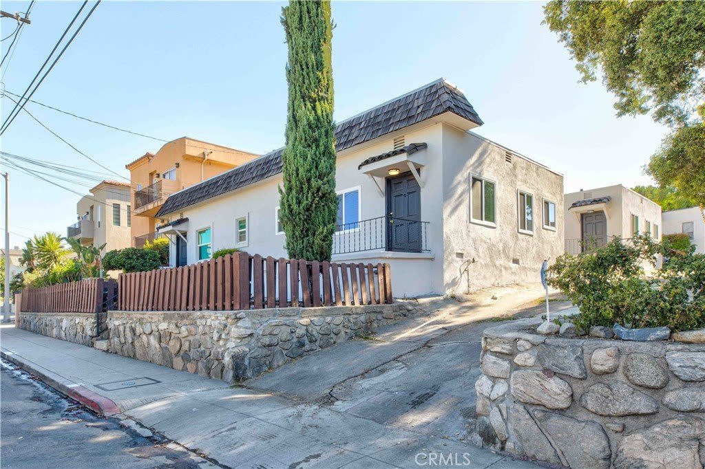 10112 Fernglen Avenue 1/2