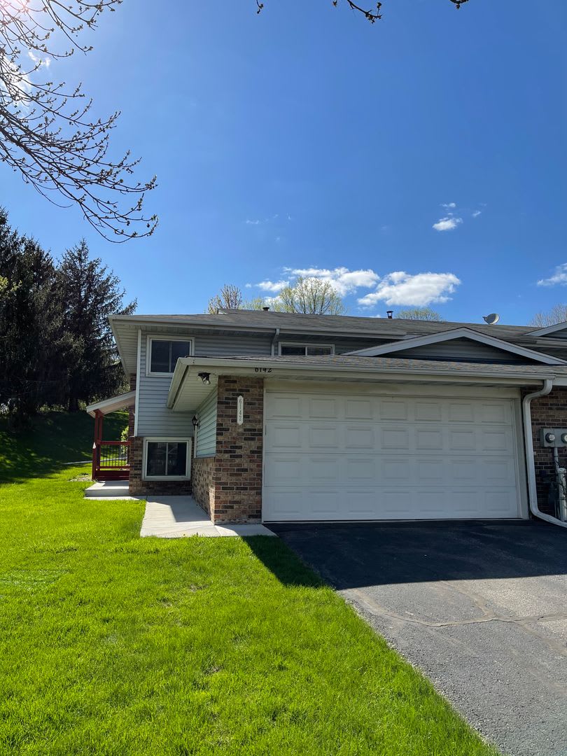 Remodeled 3 Bed/2 Bath Townhouse- Minnetonka- Available July 1st, 2025