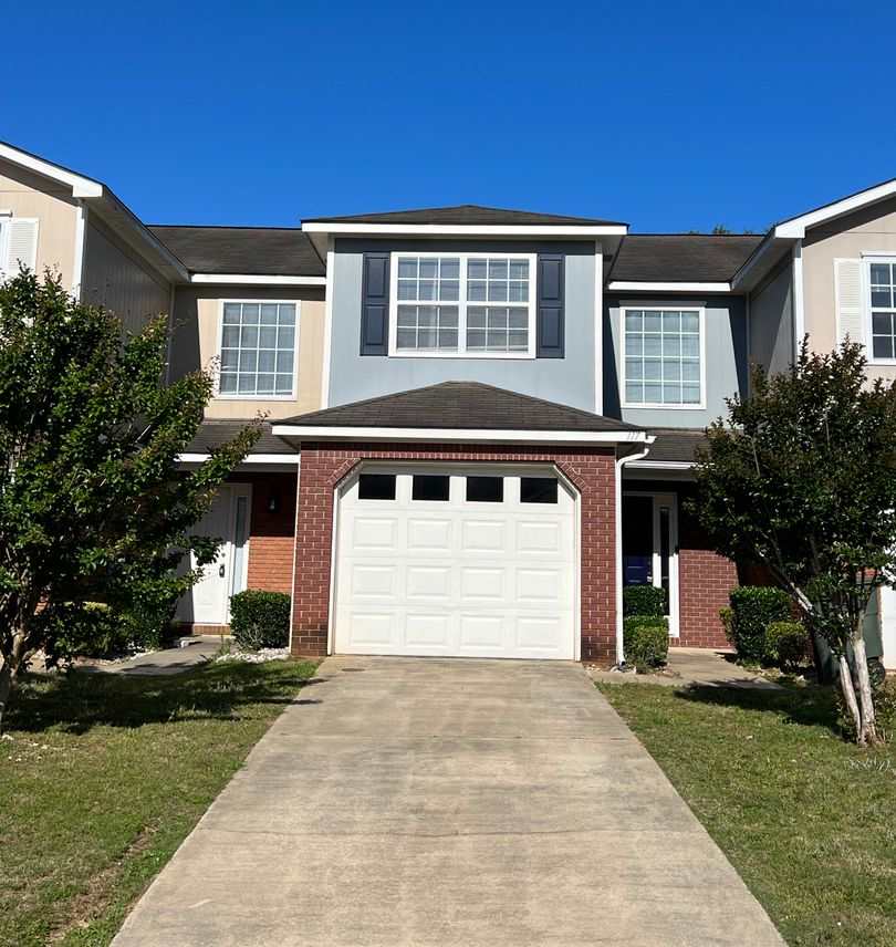 Available NOW - 117 N. Springview