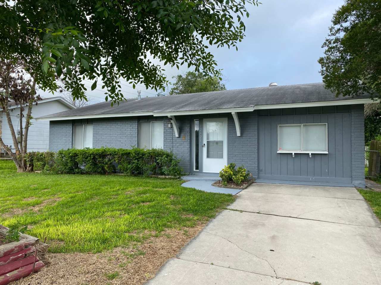 Welcome home to 12421 Trailing Oaks!