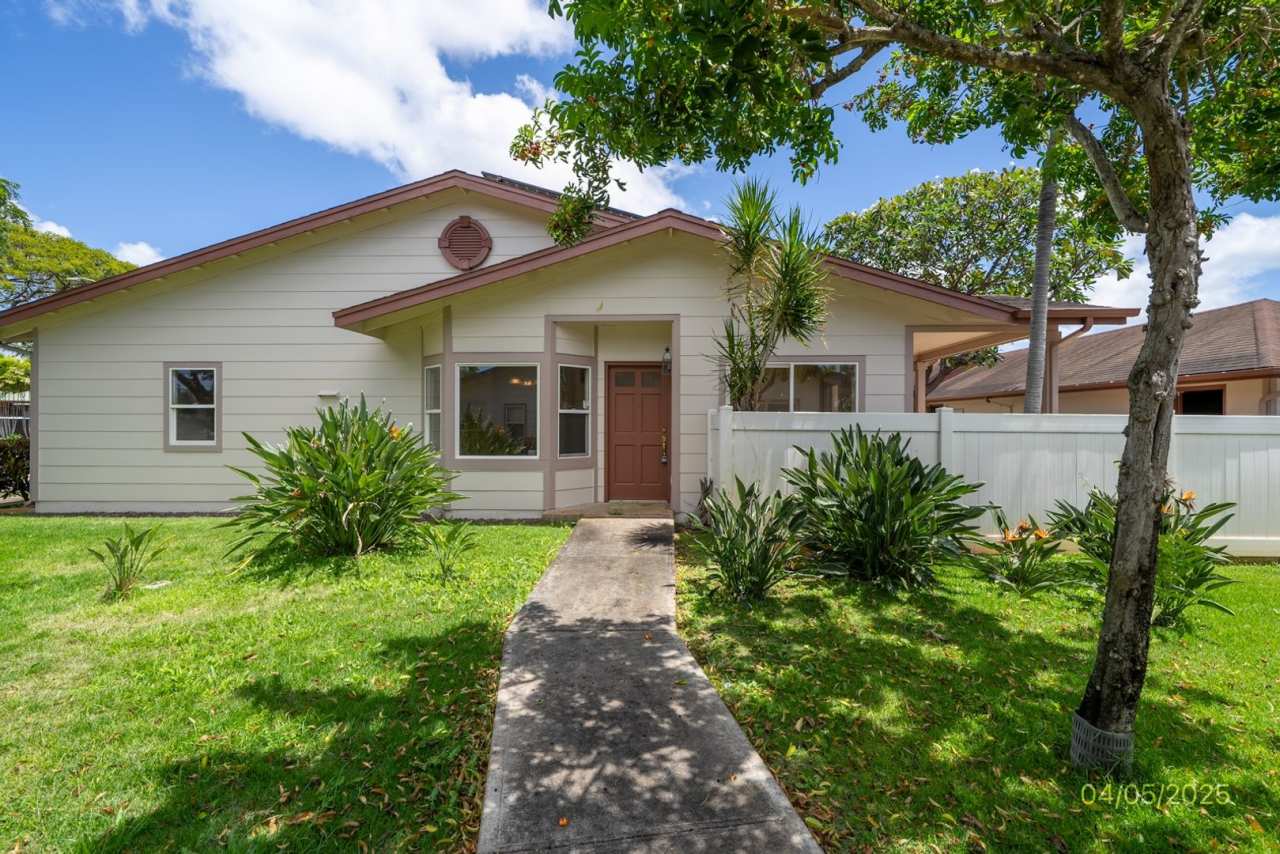 $3,400/3 BED/ 2 BATH/ 14 SOLAR PANELS IN OCEAN POINTE